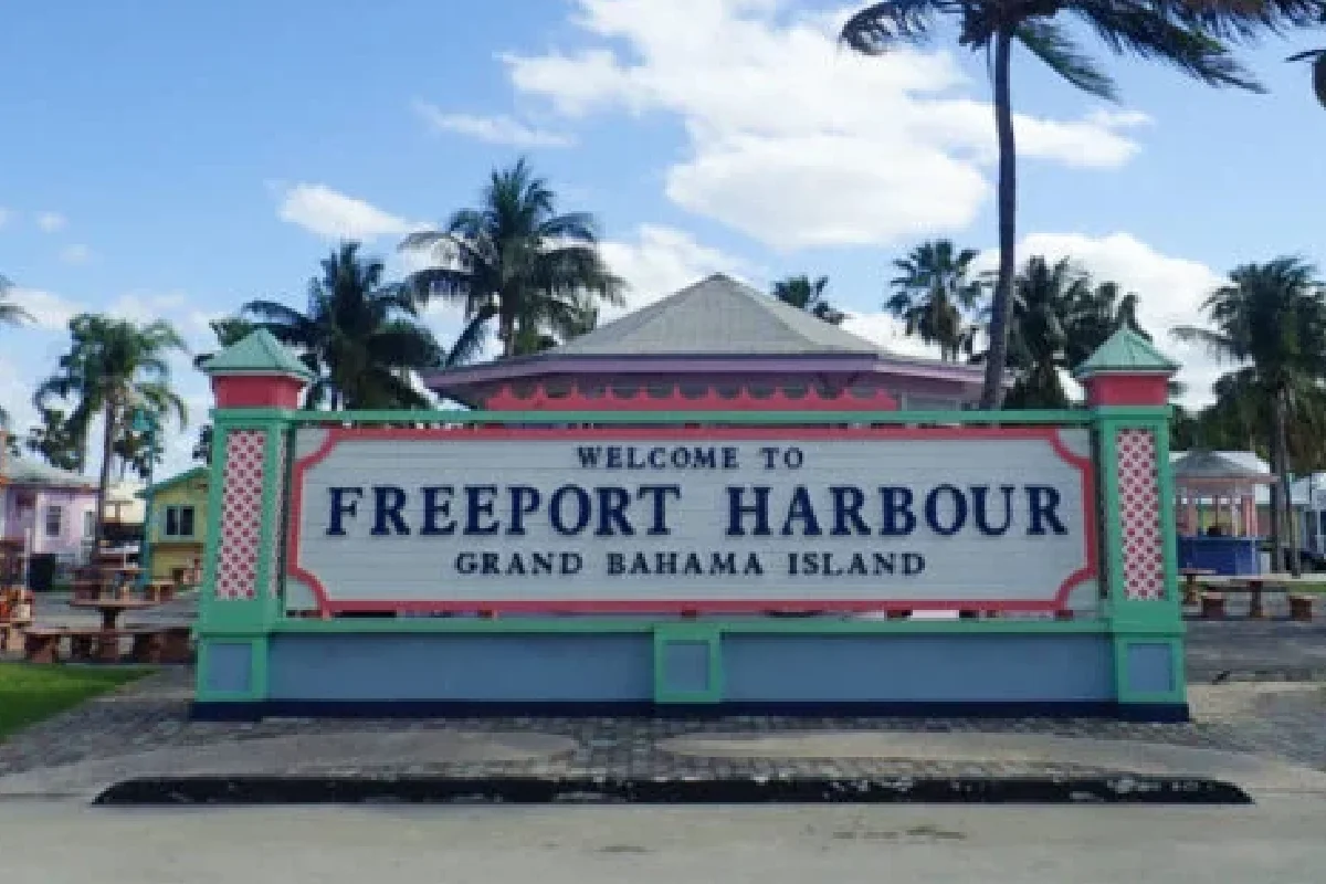 Freeport Harbour (Grand Bahama, Bahamas) &mdash; Bale&agrave;ria Caribbean ferry terminal area