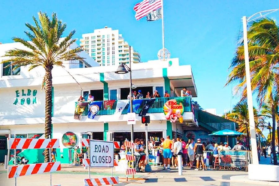 Fort Lauderdale Beach promenade and wave wall