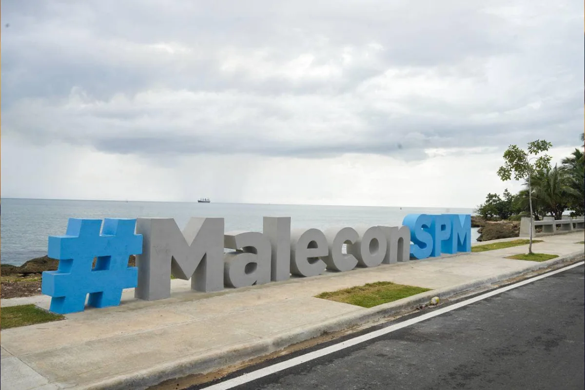 Malec&oacute;n de San Pedro de Macor&iacute;s Dominican Republic waterfront